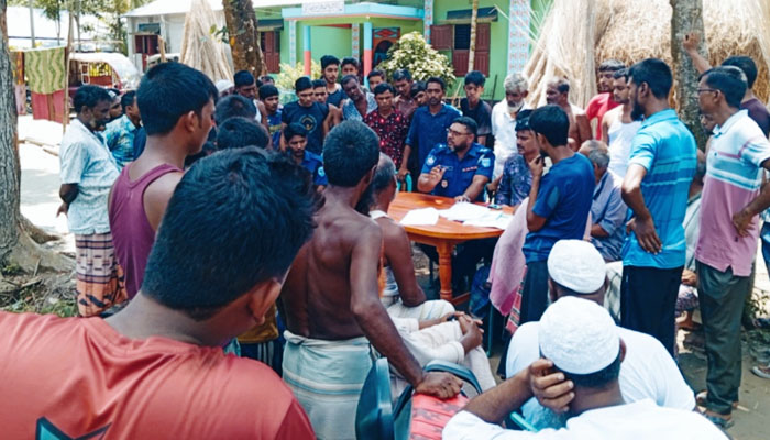 প্রতিবেশীর নতুন রিকশা দেখতে গিয়ে বিদ্যুৎস্পৃষ্টে নারীর মৃত্যু