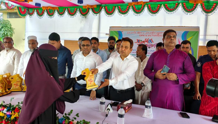 ‘জুলাই-আগস্ট বিপ্লবের চেতনাকে ধারণ করে এগিয়ে আসুন’ ‘জুলাই-আগস্ট বিপ্লবের চেতনাকে ধারণ করে এগিয়ে আসুন’