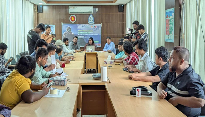 ‘প্লাস্টিক উৎপাদন কমানো না গেলে এর ব্যবহারে নিয়ন্ত্রণ আনা সম্ভব নয়’ ‘প্লাস্টিক উৎপাদন কমানো না গেলে এর ব্যবহারে নিয়ন্ত্রণ আনা সম্ভব নয়’