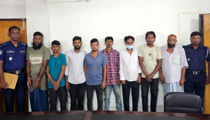 মেঘনায় জাহাজ থেকে চিনি চুরির চেষ্টা, গ্রেপ্তার ৮ মেঘনায় জাহাজ থেকে চিনি চুরির চেষ্টা, গ্রেপ্তার ৮