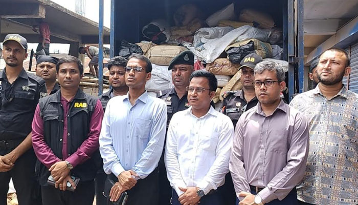 নোয়াখালীতে পলিথিন কারখানায় অভিযান, ৬ লাখ টাকা জরিমানা নোয়াখালীতে পলিথিন কারখানায় অভিযান, ৬ লাখ টাকা জরিমানা