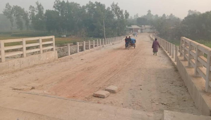সিরাজগঞ্জে বাহাদুরের ঘাট ব্রিজের নির্মাণ কাজ শেষ সিরাজগঞ্জে বাহাদুরের ঘাট ব্রিজের নির্মাণ কাজ শেষ
