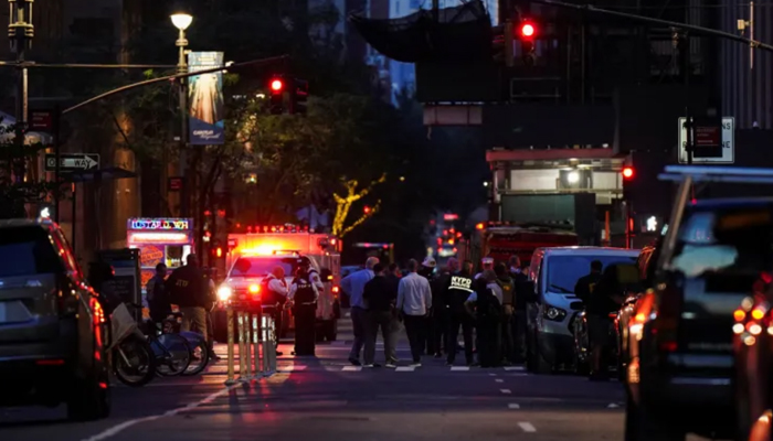 নিউইয়র্কে রেস্তোরাঁয় গোলাগুলিতে নিহত ৩ নিউইয়র্কে রেস্তোরাঁয় গোলাগুলিতে নিহত ৩