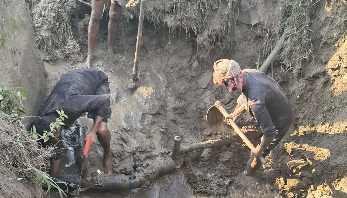 অবৈধ গ্যাস সংযোগ উচ্ছেদে তিতাসের অভিযান: জরিমানা ও অর্থদণ্ড অবৈধ গ্যাস সংযোগ উচ্ছেদে তিতাসের অভিযান: জরিমানা ও অর্থদণ্ড