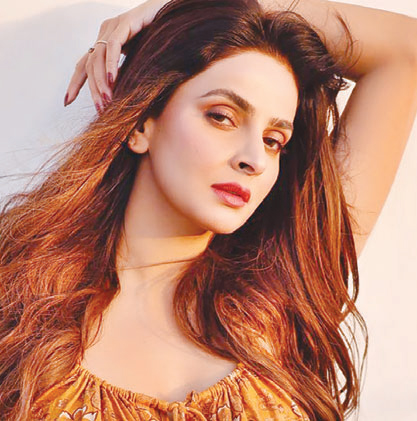 শুটিং সেটে জ্ঞান হারান অভিনেত্রী শুটিং সেটে জ্ঞান হারান অভিনেত্রী