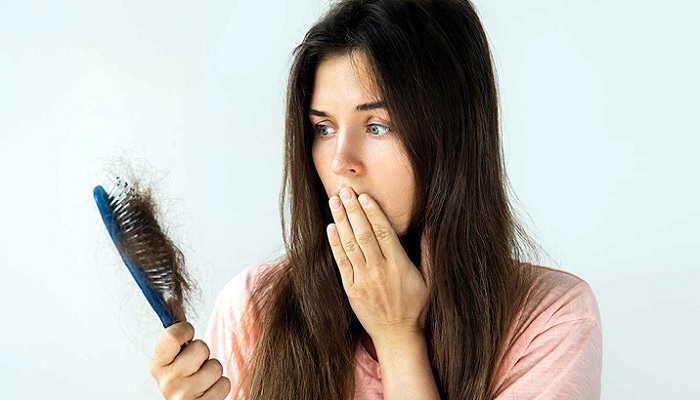 বর্ষায় চুল পড়ার সমস্যা?