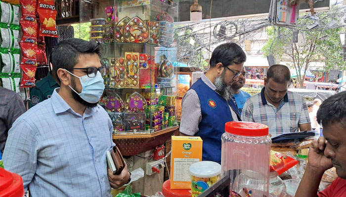 রাজশাহীতে অনুমোদনবিহীন বেকারিকে জরিমানা রাজশাহীতে অনুমোদনবিহীন বেকারিকে জরিমানা