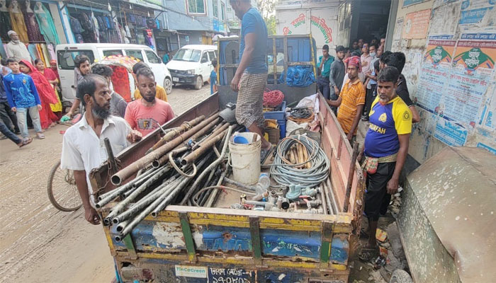 তিতাসের অভিযানে হাজারো সংযোগ বিচ্ছিন্ন, ৬ লাখ টাকা জরিমানা তিতাসের অভিযানে হাজারো সংযোগ বিচ্ছিন্ন, ৬ লাখ টাকা জরিমানা