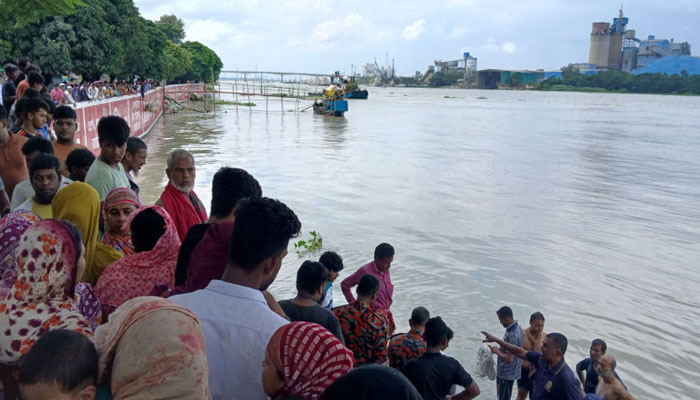 ধলেশ্বরী নদীতে গোসলে নেমে মাদ্রাসা শিক্ষার্থীর মৃত্যু ধলেশ্বরী নদীতে গোসলে নেমে মাদ্রাসা শিক্ষার্থীর মৃত্যু