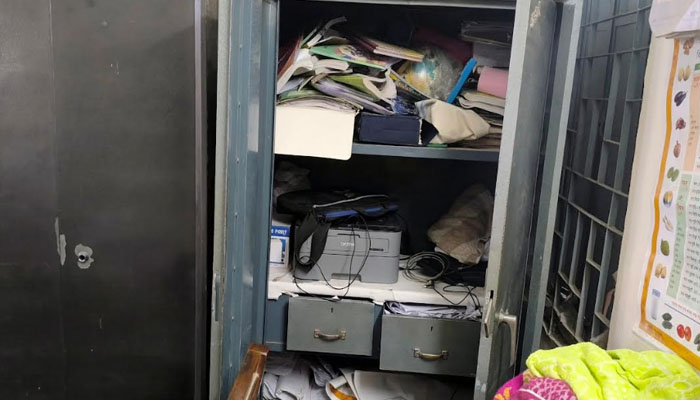 ঈশ্বরদীতে বিদ্যালয়ের ল্যাপটপ ও গোরস্থানের দান বক্সের টাকা চুরি ঈশ্বরদীতে বিদ্যালয়ের ল্যাপটপ ও গোরস্থানের দান বক্সের টাকা চুরি