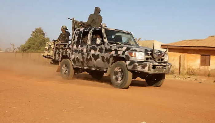 নাইজেরিয়ায় মসজিদে বন্দুকধারীদের হামলায় নিহত ২৭ নাইজেরিয়ায় মসজিদে বন্দুকধারীদের হামলায় নিহত ২৭