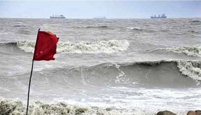সাগরে তৈরি হচ্ছে মেঘমালা, বন্দরে ৩ নম্বর সতর্ক সংকেত সাগরে তৈরি হচ্ছে মেঘমালা, বন্দরে ৩ নম্বর সতর্ক সংকেত