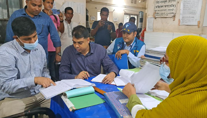 রাজবাড়ীর হাসপাতালে দুদকের অভিযান রাজবাড়ীর হাসপাতালে দুদকের অভিযান