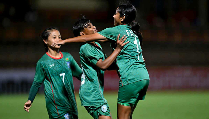 সাফ অ-১৭ নারী টুর্নামেন্ট: ভুটানকে ৩-১ গোলে হারালো বাংলাদেশ সাফ অ-১৭ নারী টুর্নামেন্ট: ভুটানকে ৩-১ গোলে হারালো বাংলাদেশ