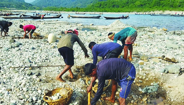 সিলেটে সাদাপাথর লুটপাটের তদন্ত প্রতিবেদন জমা সিলেটে সাদাপাথর লুটপাটের তদন্ত প্রতিবেদন জমা