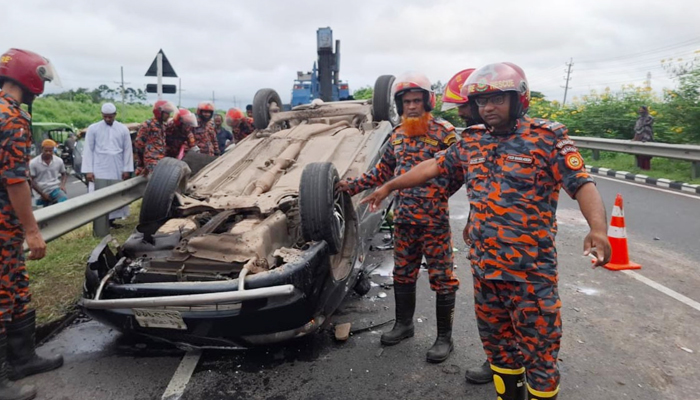 ঢাকা-মাওয়া এক্সপ্রেসওয়েতে প্রাইভেটকার উল্টে প্রাণ গেলো ৩ জনের ঢাকা-মাওয়া এক্সপ্রেসওয়েতে প্রাইভেটকার উল্টে প্রাণ গেলো ৩ জনের