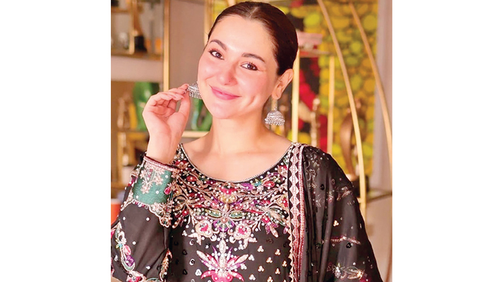 ভক্তদের সারপ্রাইজ দিলেন হানিয়া আমির ভক্তদের সারপ্রাইজ দিলেন হানিয়া আমির