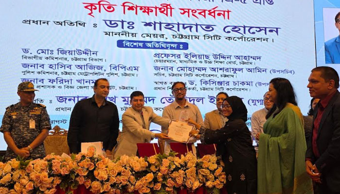 দেশের উন্নয়নে মেধাবী শিক্ষার্থীদের ভূমিকা রাখতে হবে: মেয়র শাহাদাত দেশের উন্নয়নে মেধাবী শিক্ষার্থীদের ভূমিকা রাখতে হবে: মেয়র শাহাদাত