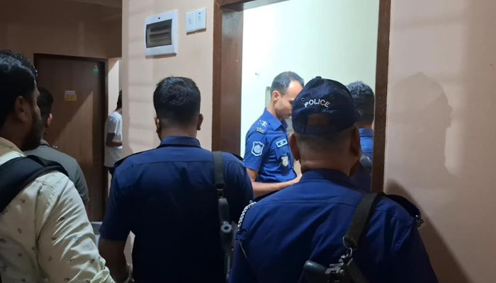 কিশোরগঞ্জে আবাসিক হোটেলের কক্ষে ঝুলছিল যুবকের মরদেহ কিশোরগঞ্জে আবাসিক হোটেলের কক্ষে ঝুলছিল যুবকের মরদেহ