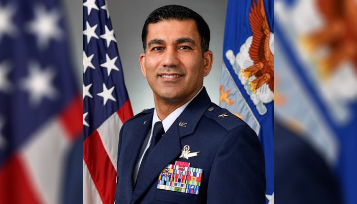 মার্কিন সামরিক বাহিনীর ব্রিগেডিয়ার জেনারেল হলেন শরীফুল মার্কিন সামরিক বাহিনীর ব্রিগেডিয়ার জেনারেল হলেন শরীফুল