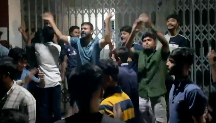 কিশোরগঞ্জ বিশ্ববিদ্যালয়ে ‘কমপ্লিট শাটডাউন’ ঘোষণা