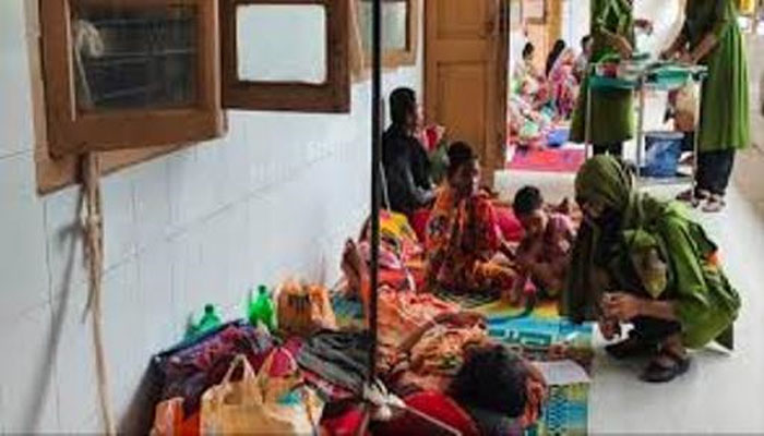 চুয়াডাঙ্গায় জ্বর-সর্দির প্রকোপ, বেড সংকটে মেঝেতে রোগী চুয়াডাঙ্গায় জ্বর-সর্দির প্রকোপ, বেড সংকটে মেঝেতে রোগী