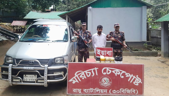 রামুতে ৮০ হাজার ইয়াবাসহ মাদক কারবারি আটক রামুতে ৮০ হাজার ইয়াবাসহ মাদক কারবারি আটক