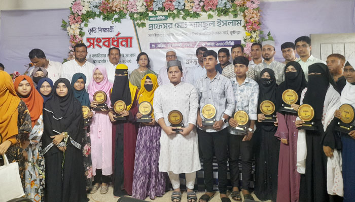 ‘পরিবারের সমর্থন অনুযায়ী জীবনে চ্যালেঞ্জ মোকাবিলা করতে হবে’ ‘পরিবারের সমর্থন অনুযায়ী জীবনে চ্যালেঞ্জ মোকাবিলা করতে হবে’