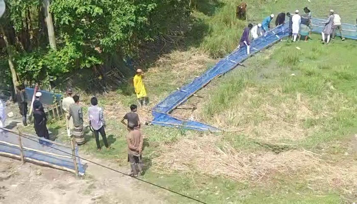 মানিকগঞ্জে মাদরাসার সীমানা ভাঙার অভিযোগ, আতঙ্কে শিক্ষার্থীরা মানিকগঞ্জে মাদরাসার সীমানা ভাঙার অভিযোগ, আতঙ্কে শিক্ষার্থীরা