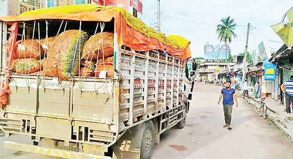 কাঁচামরিচের আমদানি বাড়িয়েছে আমদানিকারকরা