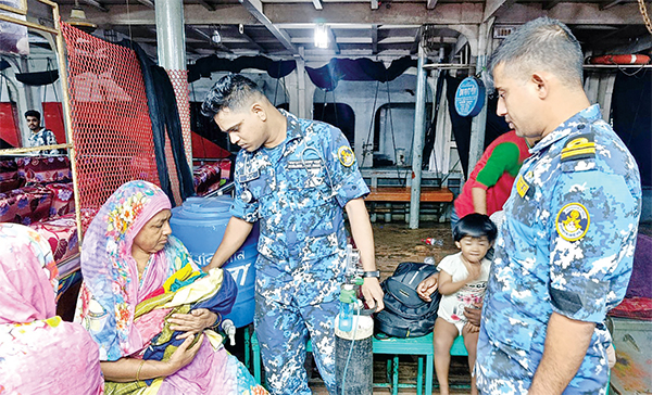 ফতুল্লায় লঞ্চ থেকে মুমূর্ষু নবজাতককে রক্ষা করল কোস্ট গার্ড ফতুল্লায় লঞ্চ থেকে মুমূর্ষু নবজাতককে রক্ষা করল কোস্ট গার্ড