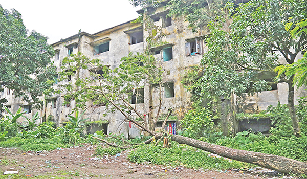 পরিত্যক্ত ভবন বসবাসের অনুপযোগী