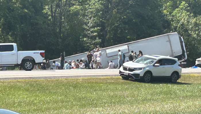 যুক্তরাষ্ট্রে পর্যটকবাহী বাস উল্টে নিহত ৫ যুক্তরাষ্ট্রে পর্যটকবাহী বাস উল্টে নিহত ৫