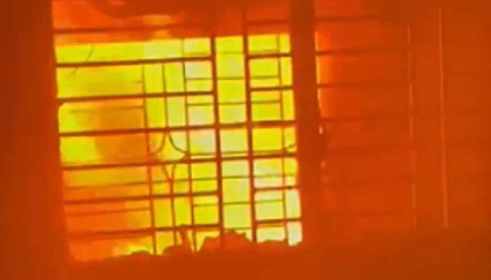 কেরানীগঞ্জে বহুতল ভবনে ভয়াবহ আগুন