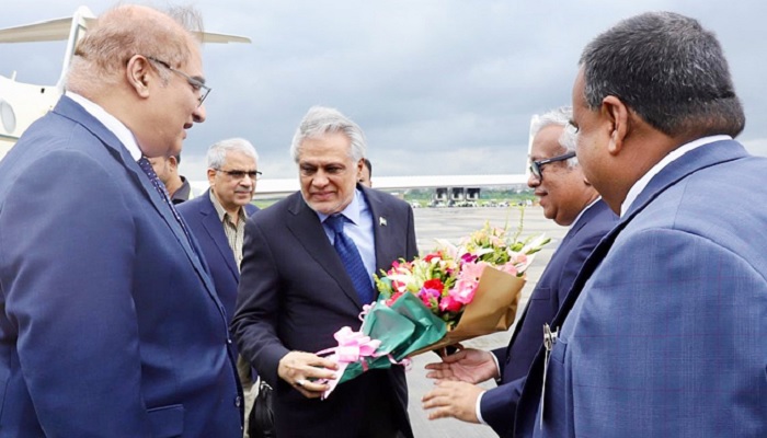ঢাকায় পৌঁছেছেন পাকিস্তানের পররাষ্ট্রমন্ত্রী ঢাকায় পৌঁছেছেন পাকিস্তানের পররাষ্ট্রমন্ত্রী