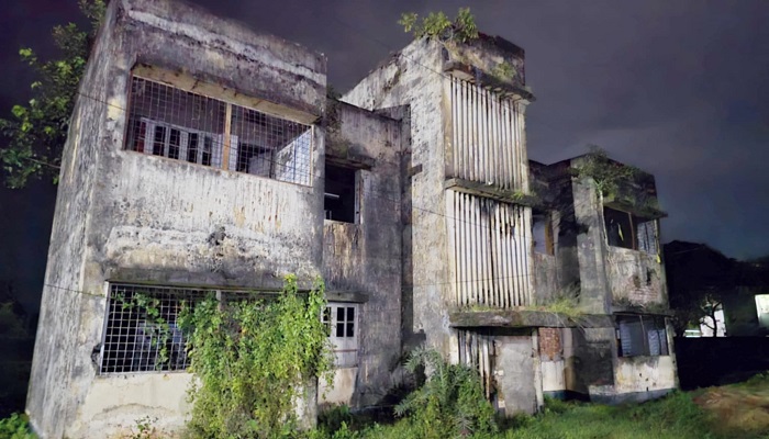 শেরপুরে স্বাস্থ্য কমপ্লেক্সের পরিত্যক্ত ভবন এখন মাদকের আখড়া