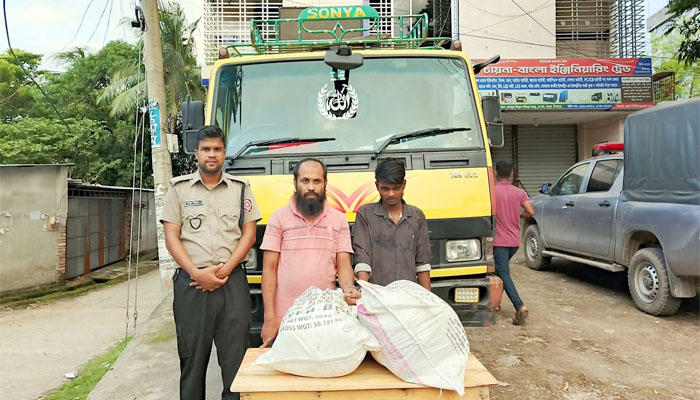 দিনাজপুরের বিরলে ২৬ কেজি গাঁজা ও ট্রাকসহ আটক ২