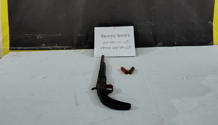 উখিয়ায় র্যাবের অভিযানে দেশীয় বন্দুক ও গুলি উদ্ধার উখিয়ায় র্যাবের অভিযানে দেশীয় বন্দুক ও গুলি উদ্ধার