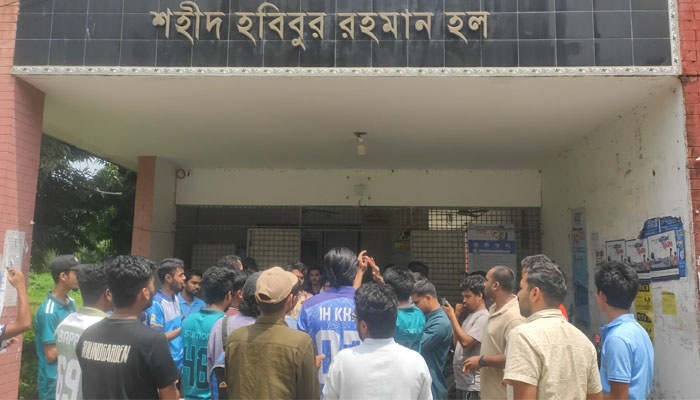 পোষ্য কোটার বিরুদ্ধে রাবির হবিবুর হলের শিক্ষার্থীদের বিক্ষোভ