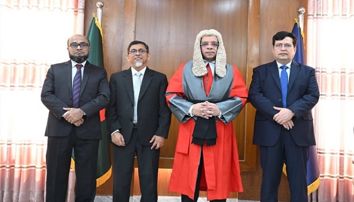 পিএসসির নতুন তিন সদস্যকে শপথ পড়ালেন প্রধান বিচারপতি পিএসসির নতুন তিন সদস্যকে শপথ পড়ালেন প্রধান বিচারপতি