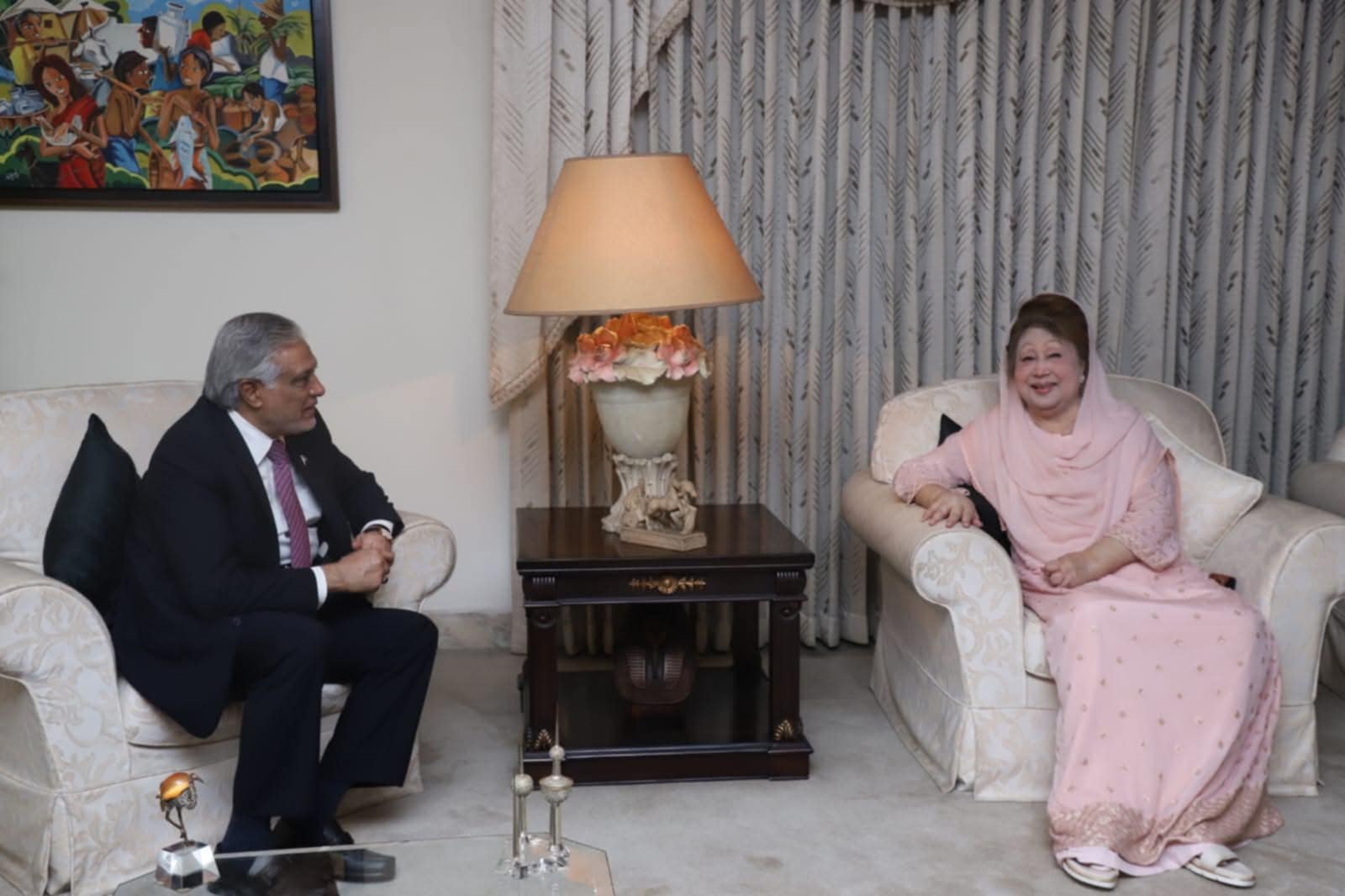 খালেদা জিয়ার স্বাস্থ্যের খোঁজ নিতে ফিরোজায় পাকিস্তানের পররাষ্ট্রমন্ত্রী খালেদা জিয়ার স্বাস্থ্যের খোঁজ নিতে ফিরোজায় পাকিস্তানের পররাষ্ট্রমন্ত্রী