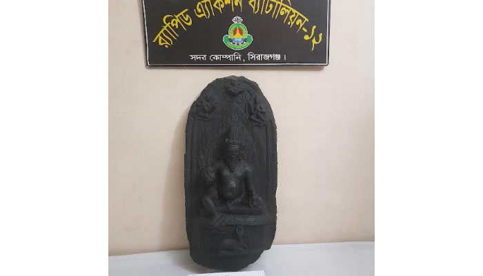 সিরাজগঞ্জে কষ্টি পাথরের মূর্তিসহ গ্রেপ্তার ২ সিরাজগঞ্জে কষ্টি পাথরের মূর্তিসহ গ্রেপ্তার ২