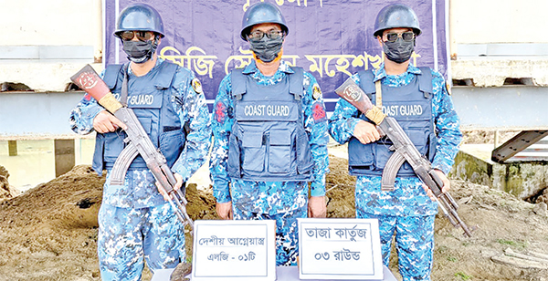 মহেশখালীতে দেশীয় আগ্নেয়াস্ত্র ও তাজা কার্তুজ জব্দ