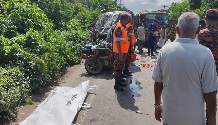 খুলনায় ট্রাক-ইজিবাইক সংঘর্ষে নিহত ৩ খুলনায় ট্রাক-ইজিবাইক সংঘর্ষে নিহত ৩