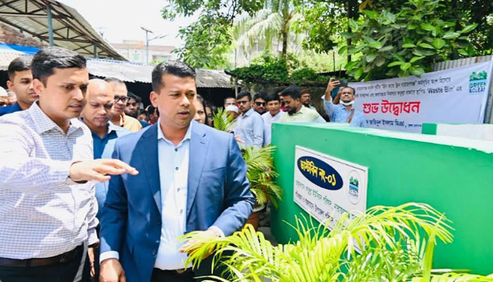 নারায়ণগঞ্জে বর্জ্য ব্যবস্থাপনা অভিযান শুরু করলেন ডিসি নারায়ণগঞ্জে বর্জ্য ব্যবস্থাপনা অভিযান শুরু করলেন ডিসি