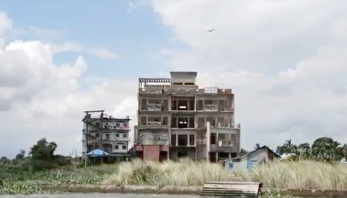 গজারিয়ায় পুলিশ ক্যাম্পে ডাকাতের হামলা, ব্যাপক গোলাগুলি গজারিয়ায় পুলিশ ক্যাম্পে ডাকাতের হামলা, ব্যাপক গোলাগুলি