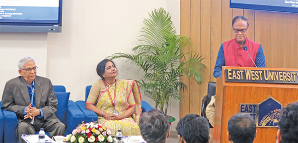 শিক্ষকদের দক্ষতার ওপর জোর দিলেন গভর্নর