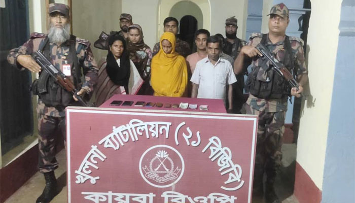 ভারতে অনুপ্রবেশকালে সীমান্তে বিজিবির হাতে ৭ বাংলাদেশি আটক ভারতে অনুপ্রবেশকালে সীমান্তে বিজিবির হাতে ৭ বাংলাদেশি আটক