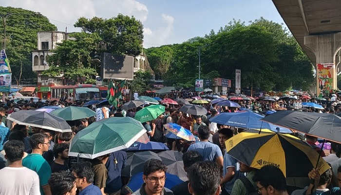 ৩ দাবিতে শাহবাগ অবরোধ বুয়েট শিক্ষার্থীদের