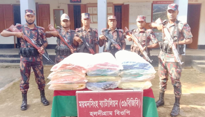 শেরপুর সীমান্তে কোটি টাকার ভারতীয় পণ্য জব্দ শেরপুর সীমান্তে কোটি টাকার ভারতীয় পণ্য জব্দ